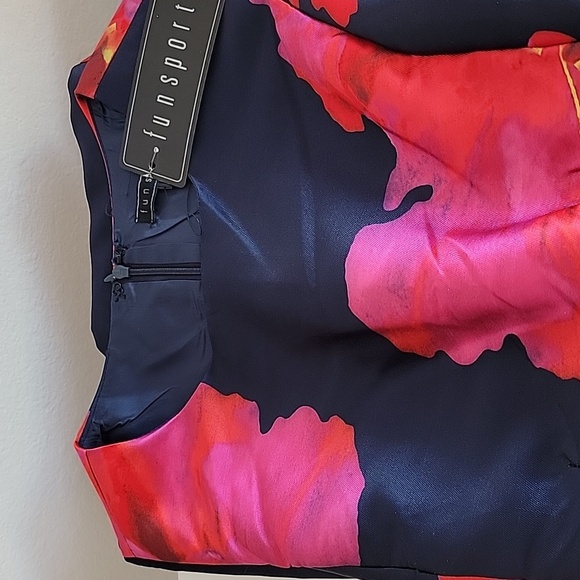 NWT FUNSPORT Fit and Flare Dress. Size Medium. NAVY/PINK. - Picture 3 of 5